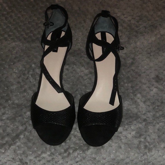 Women’s peep toe with ankle strap - Picture 2 of 4
